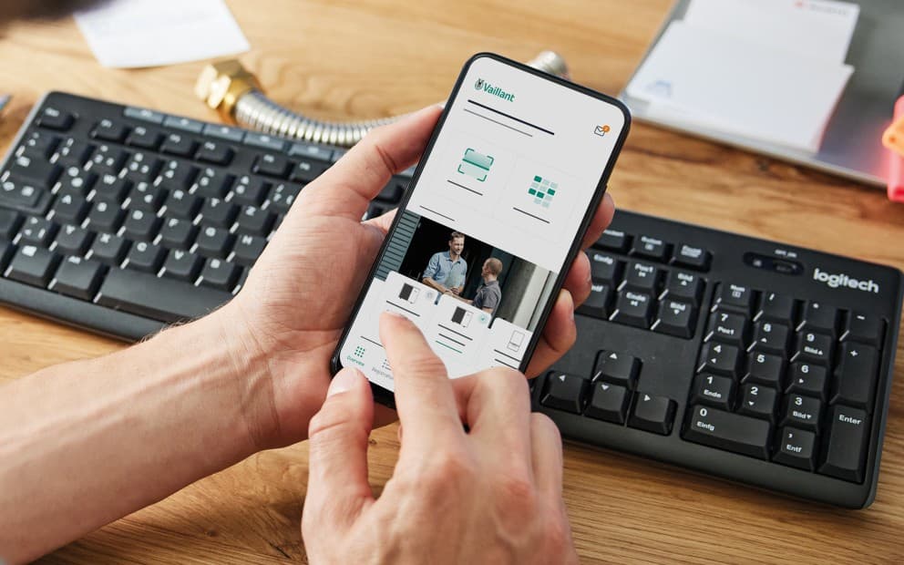 Smartphone met app geopend