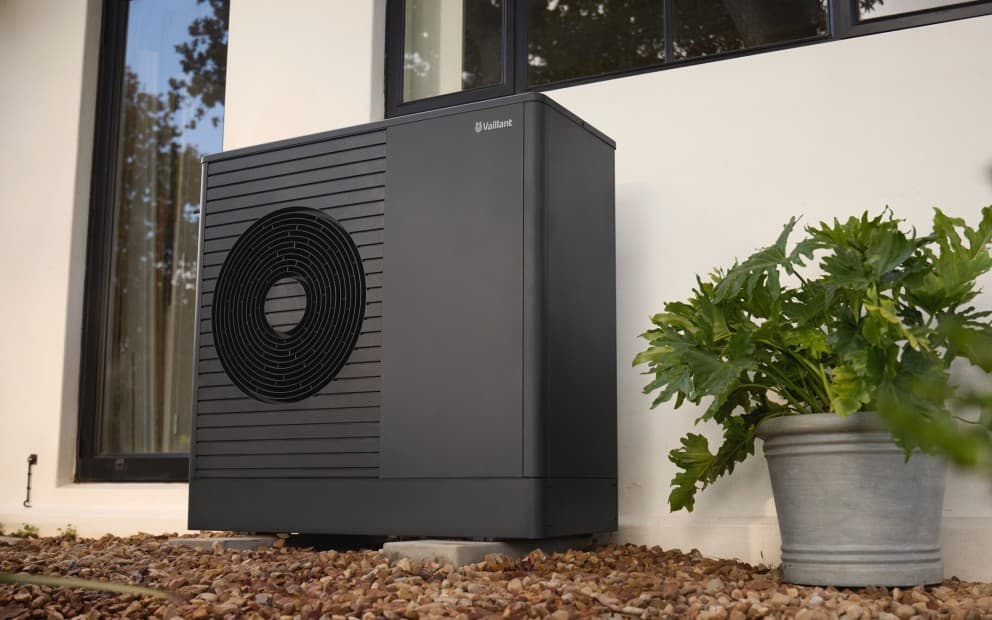 aroTHERM plus warmtepomp tegen een woning